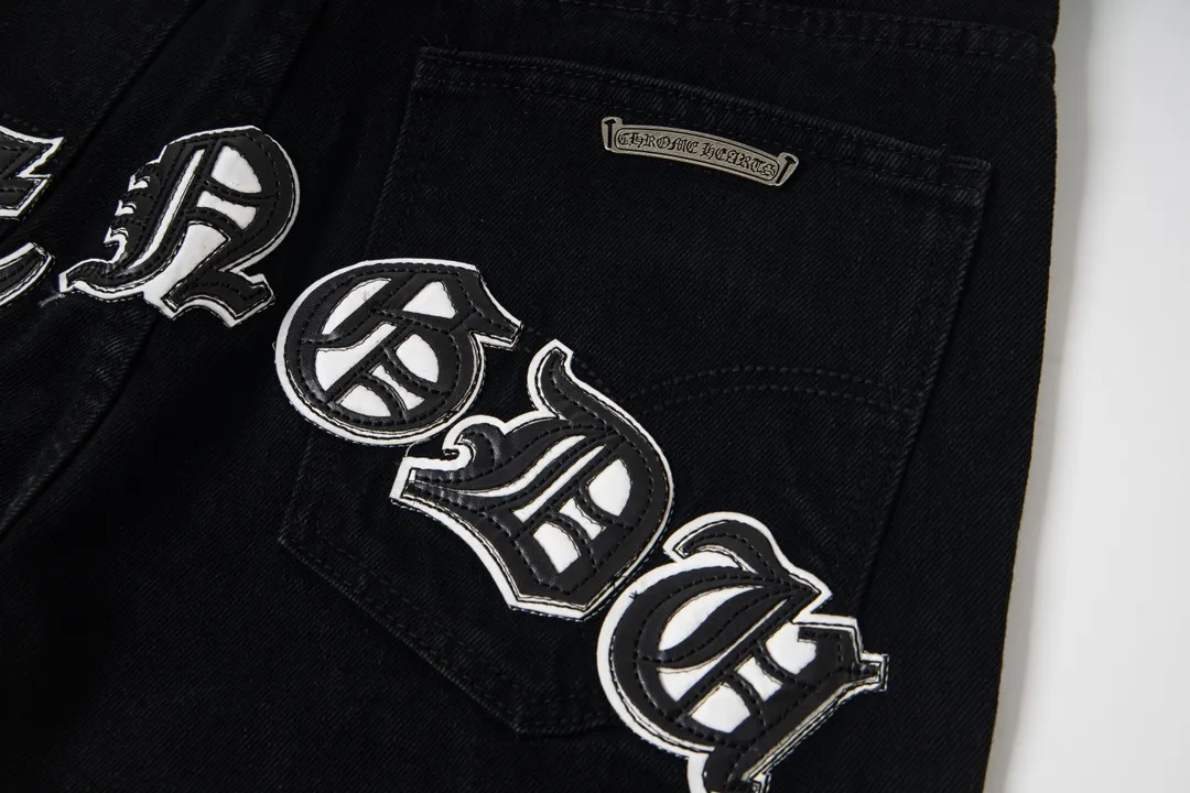 P270 model number Y847 Chrome Hearts & CH city limited series Sanskrit cross patch patchwork leather jeans require finished products to be washed and then disassembled and hand-stitched with sheepskin cross leather and then spliced ​​together to complete. The whole process is too complicated to explain. The texture can be seen in the hand, and it looks good. The styles with different washed textures are very friendly to people with thin legs and thick legs. The straight version is very flattering to the leg shape. The moderate length is timeless and can be matched easily and casually. It is the basic styling foundation for various styles and is a must-have in the wardrobe! The fabric is stiff but also makes the upper body soft without losing texture. The washing process is even more perfect. It is a must-have item for everyone! ! ! Washed wheat, hang tag, pants label, three labels are complete, the upper body effect is particularly stiff and stylish, super stylish, same style for men and women - Color: Size: 28 30 32 34
